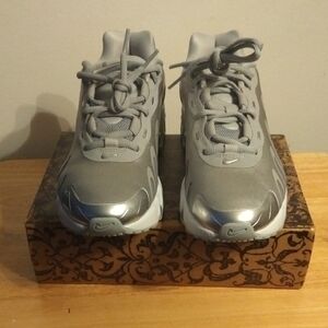 Women's Silver Gray and White Sneakers Size 7